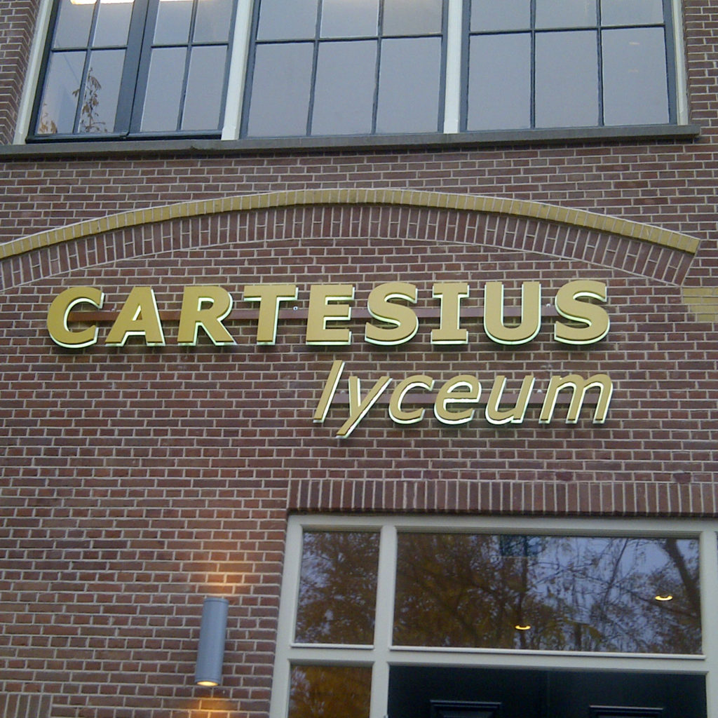Gevelreclame gevelletters verlicht