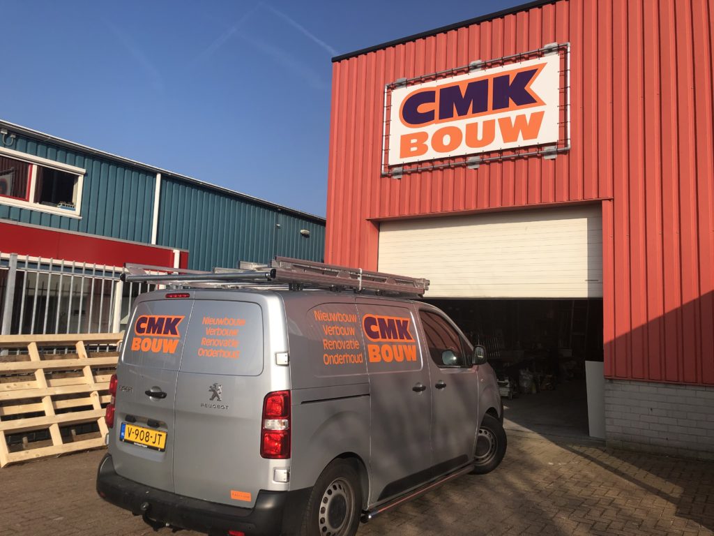 Belettering bedrijfsbus CMK Bouw